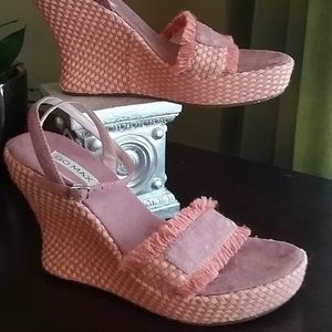 NWOT Pink wedge sandals; W:8.5